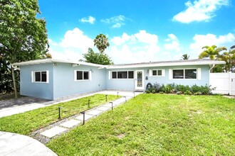 2442 Bimini Ln in Fort Lauderdale, FL - Building Photo - Building Photo