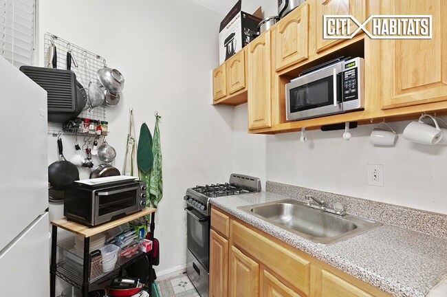 512 E 82nd St-Unit -3B in New York, NY - Building Photo - Building Photo