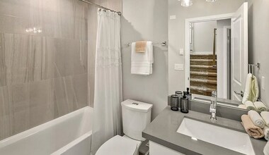 537 S Sullivan St in Seattle, WA - Building Photo - Building Photo