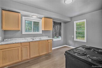1034 E Bundy Ave in Flint, MI - Building Photo - Building Photo