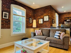151 Longwood Ave, Unit 2 in Brookline, MA - Building Photo - Building Photo