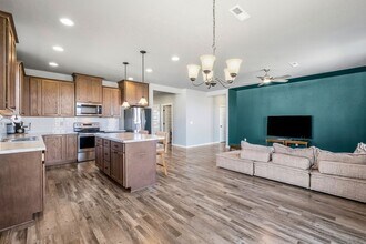 1019 Hilltop Ave NE in Quincy, WA - Building Photo - Building Photo