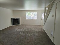 548 NE Negus Loop in Redmond, OR - Foto de edificio - Building Photo