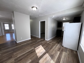 171 Pleasant St, Unit 2 in Attleboro, MA - Building Photo - Building Photo