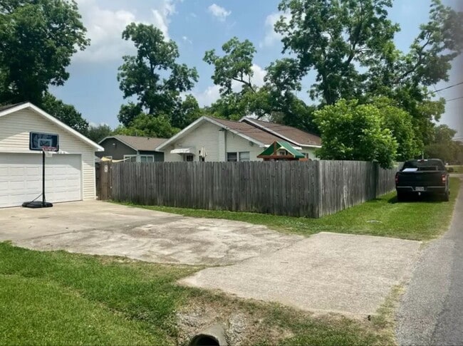 property at 6501 Jefferson Blvd