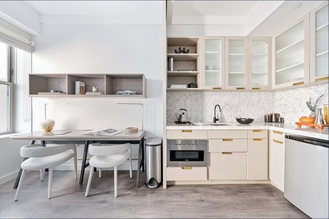 570 Broome St, Unit 6B in New York, NY - Building Photo - Building Photo