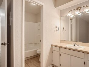 1304 Matthews Ln in Austin, TX - Building Photo - Building Photo