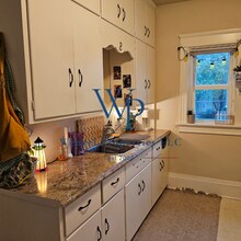 1215 Marshall St, Unit A in Manitowoc, WI - Foto de edificio - Building Photo