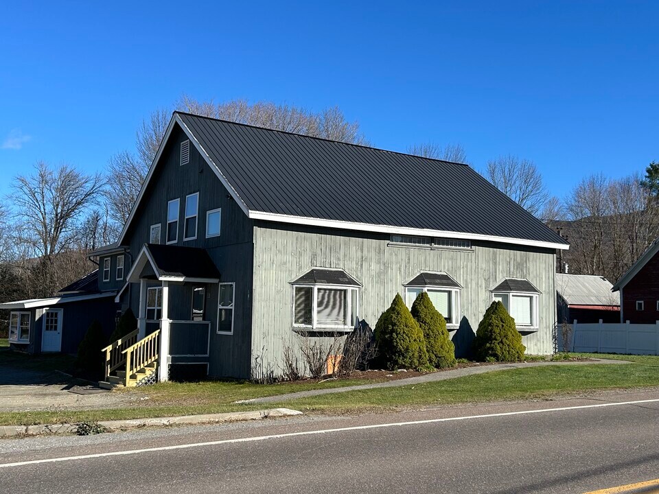 18 Notch Glen Dr in Jeffersonville, VT - Building Photo