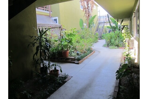 Glen Rock Apartments in Glendale, CA - Foto de edificio - Building Photo