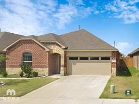 2528 Eden Crk Dr in Fort Worth, TX - Building Photo