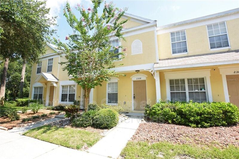 2308 Lake Woodberry Cir in Brandon, FL - Foto de edificio