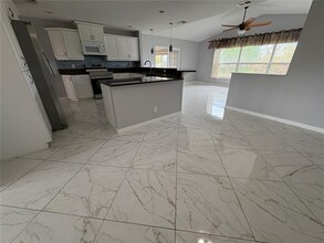 13 Cloverdale Ct S in Palm Coast, FL - Foto de edificio - Building Photo
