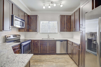 Somerset Townhomes in Austin, TX - Building Photo - Building Photo