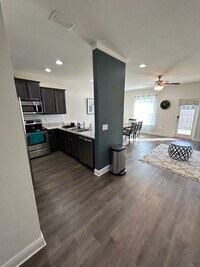 155 Iron Horse Dr E photo'