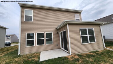 4203 NW Cedarwood Dr in Ankeny, IA - Building Photo - Building Photo