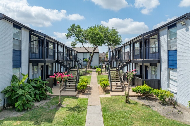 Crosby at Westchase Apartments in Houston, TX - Foto de edificio - Building Photo