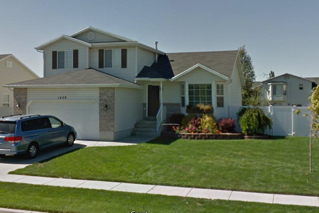 1439 N 2375 W in Layton, UT - Foto de edificio