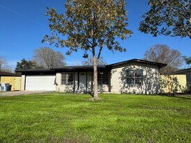 11012 Sunny Dr in Corpus Christi, TX - Building Photo
