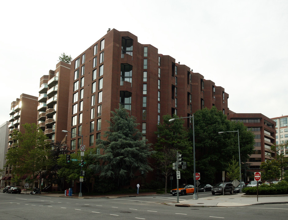 West End Place in Washington, DC - Building Photo