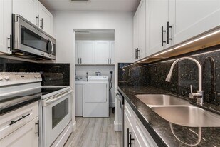 130 NW 57th St in Oakland Park, FL - Building Photo