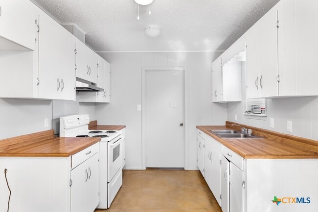 property at 222 Redbud Ln