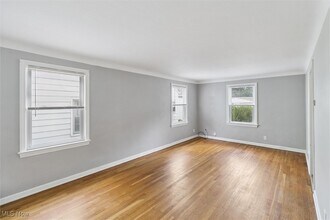 19501 Libby Rd in Maple Heights, OH - Building Photo - Building Photo