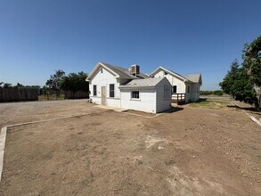 39648 Rd 68 in Dinuba, CA - Building Photo - Building Photo