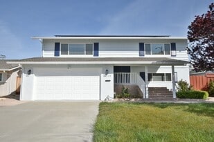 1557 Glencrest Dr in San Jose, CA - Building Photo