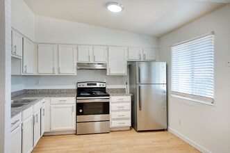 2201 W Heatherbrae Dr in Phoenix, AZ - Building Photo - Building Photo