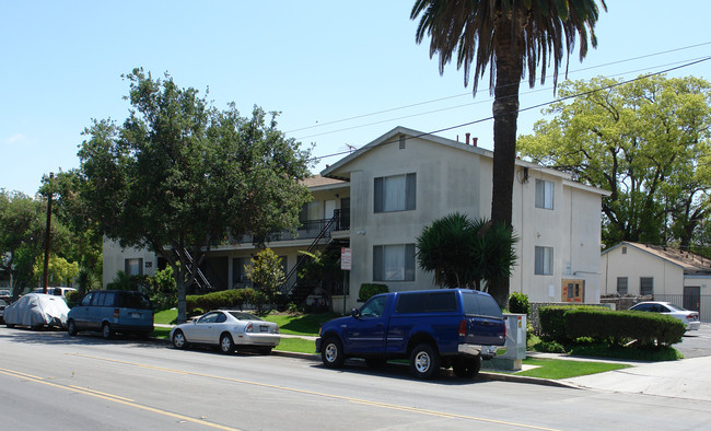 220 E Chestnut Ave in Santa Ana, CA - Building Photo - Building Photo