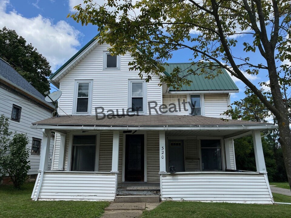 320 Ohio St in Ashland, OH - Building Photo