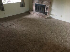 1754 Rainbow Loop in Springfield, OR - Building Photo - Building Photo