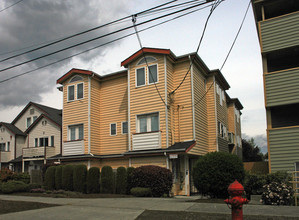 Nesbit Court in Seattle, WA - Building Photo - Building Photo