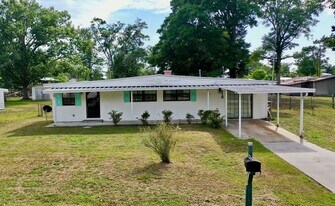 118 Bellamy Cir in Port St. Joe, FL - Building Photo