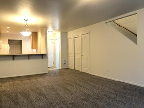 2444 SW 23rd St in Redmond, OR - Building Photo - Building Photo