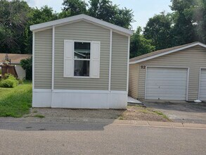 92 Thomas Ln in Chaska, MN - Building Photo - Building Photo