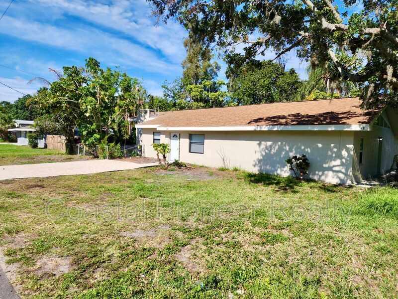 148 18th St NW in Ruskin, FL - Building Photo