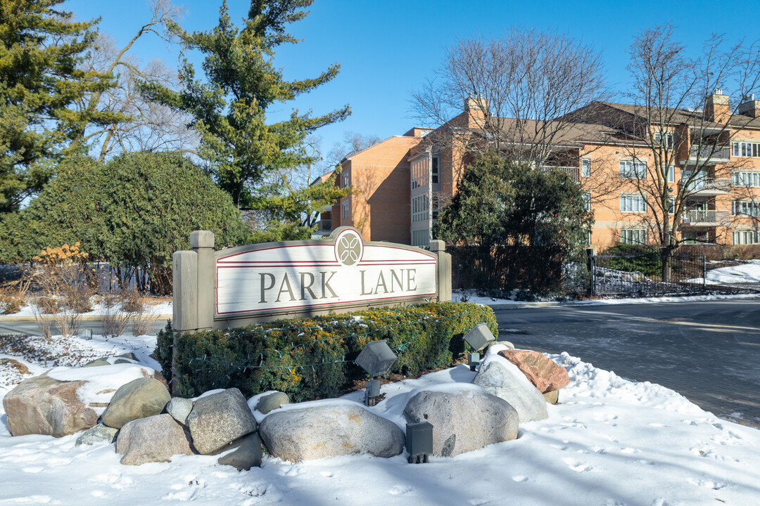 Park Lane Condominiums in Park Ridge, IL - Building Photo