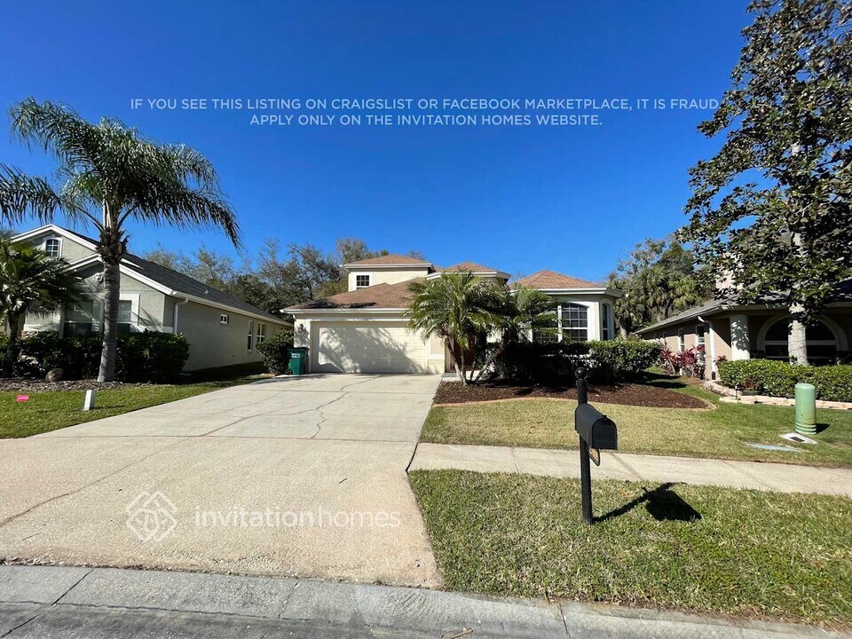 27609 Edenfield Dr in Wesley Chapel, FL - Foto de edificio