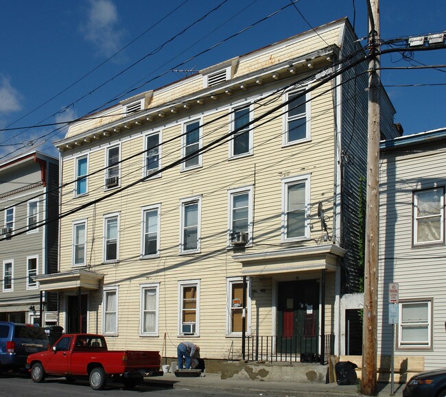 27 N Fifth St in Hudson, NY - Foto de edificio - Building Photo