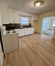 1325 W Elm St in Springfield, MO - Building Photo - Building Photo