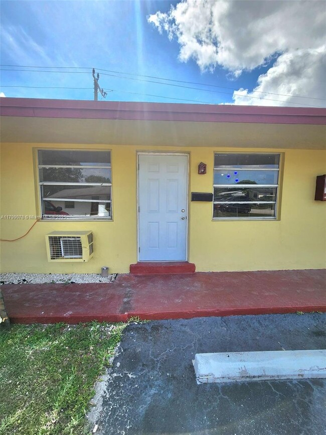 5926 SW 26th St in West Park, FL - Building Photo - Building Photo