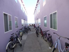 6743 Del Playa Dr in Goleta, CA - Foto de edificio - Building Photo