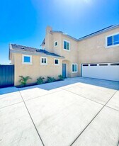 8621 Frankie Lou St in Bakersfield, CA - Building Photo