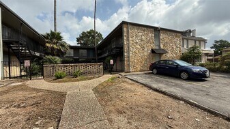 1660 Richmond Ave. in Houston, TX - Building Photo