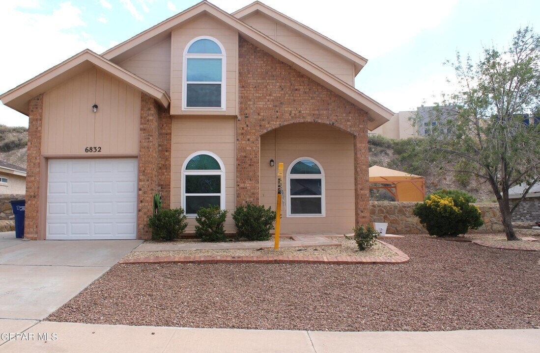 6832 Canyon View Ln in El Paso, TX - Building Photo