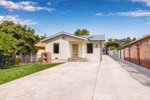 2361 Moss Ave in Los Angeles, CA - Building Photo