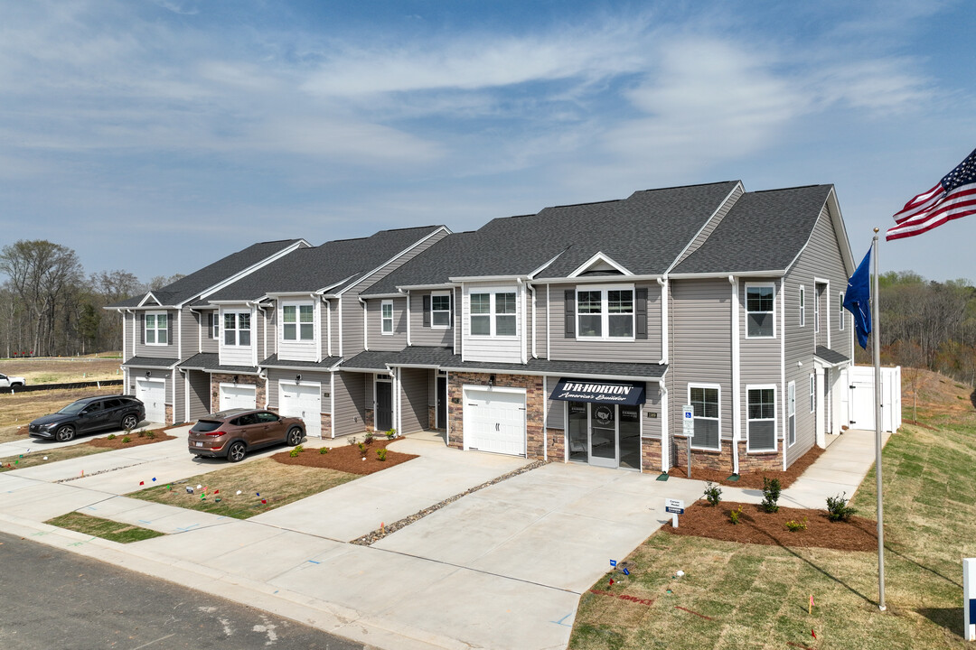 The Grove at Glennview in Kernersville, NC - Building Photo