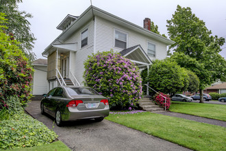 1910 NE Weidler St in Portland, OR - Building Photo - Building Photo